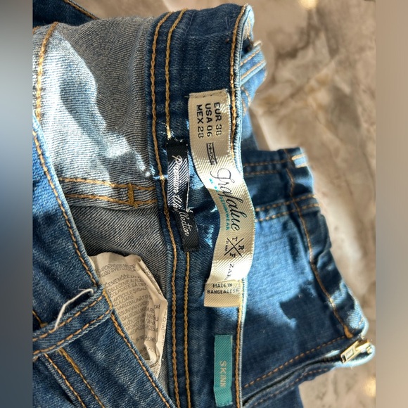 Zara, skinny jeans, blue, size 6, zipper on ankles, fits really well - Picture 2 of 4